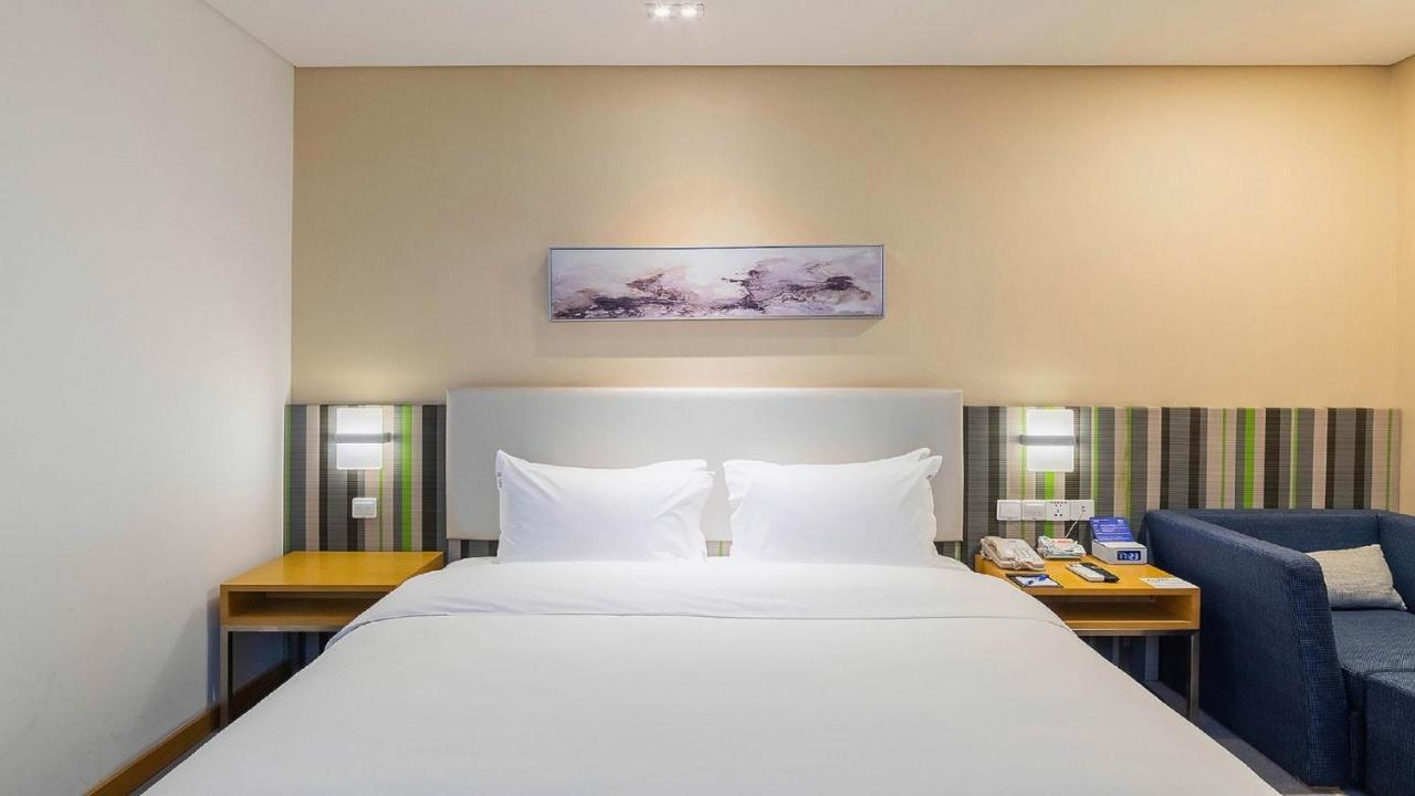 Holiday Inn Express Baoji City Centre By Ihg Exteriör bild